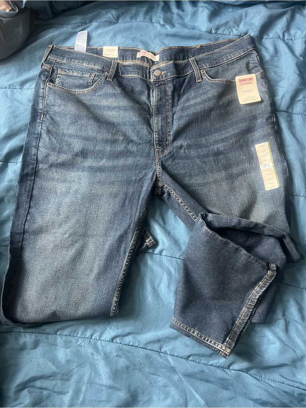 Signature by Levi Strauss Men’s Straight Jeans in Dark Blue Wash